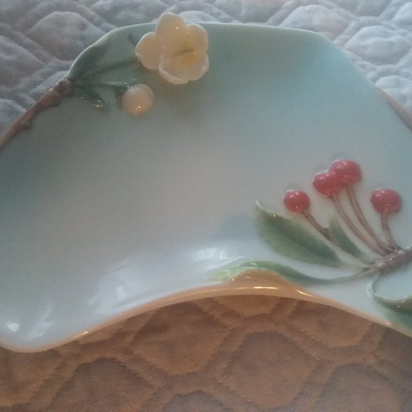 Light Blue flowered Cup & Saucer - Picture 3 of 4